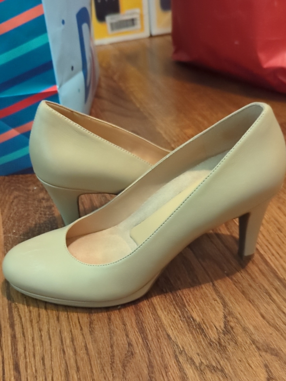 Naturalizer Women's Nude Round-Toe Pump -8.5 Narrow